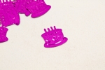 Confettis de table forme gâteau d'anniversaire fuchsia 10 gr accessoire